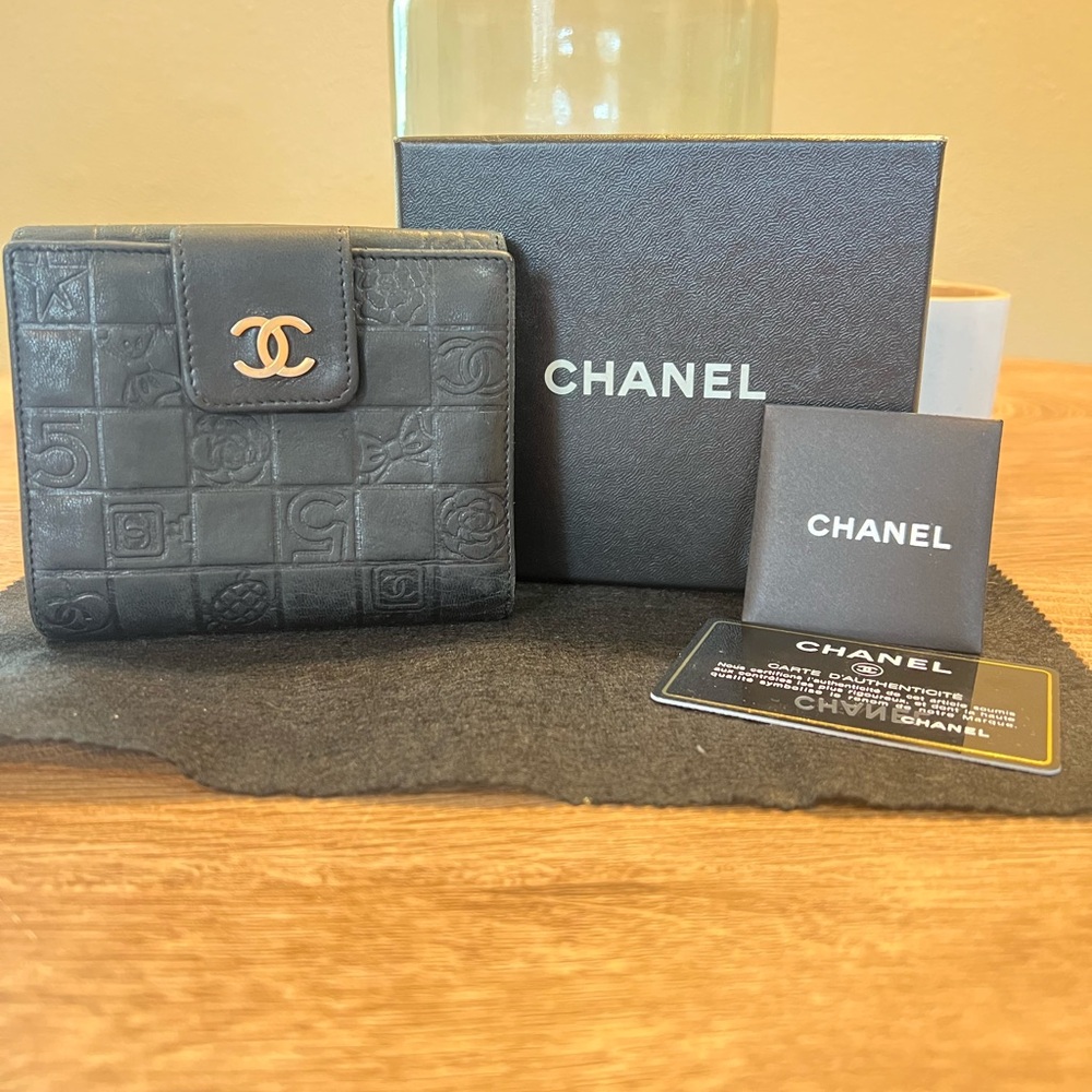 CHANEL Black Leather Embossed Wallet